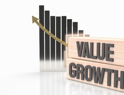 Text: Value and growth och en pil
